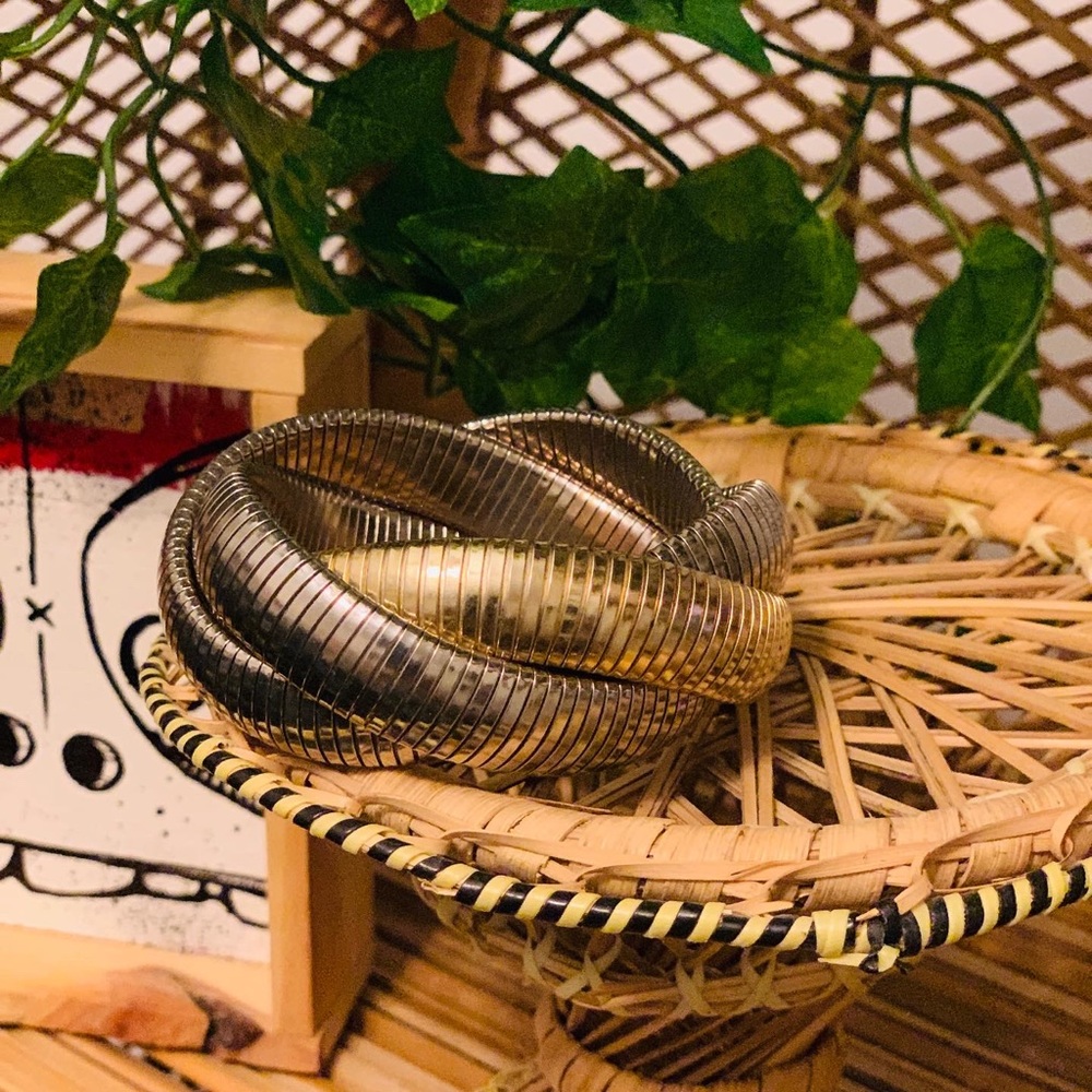 this authentic 90s bracelet. 2 tone